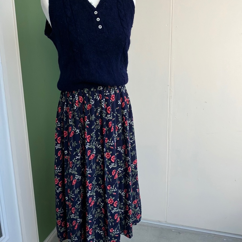 Vintage 80s 90s Pink and Navy Pleated Floral Midi Skirt